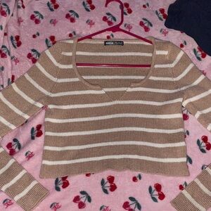 SHEIN V-Neck Tan and White Cropped Sweater